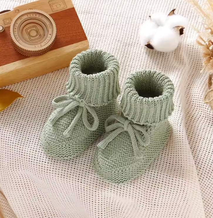 SnuggleSteps – Warm & Soft – Knitted Baby Slippers