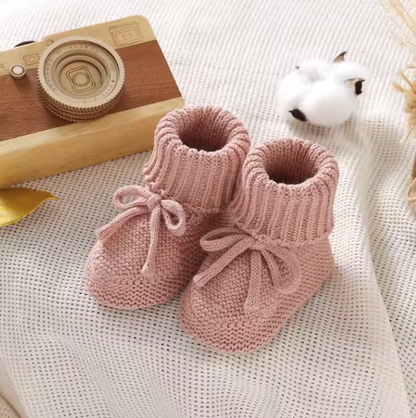 SnuggleSteps – Warm & Soft – Knitted Baby Slippers