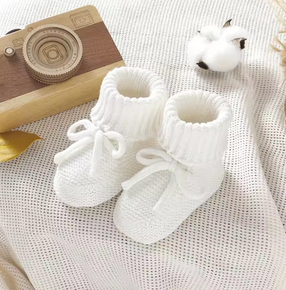 SnuggleSteps – Warm & Soft – Knitted Baby Slippers